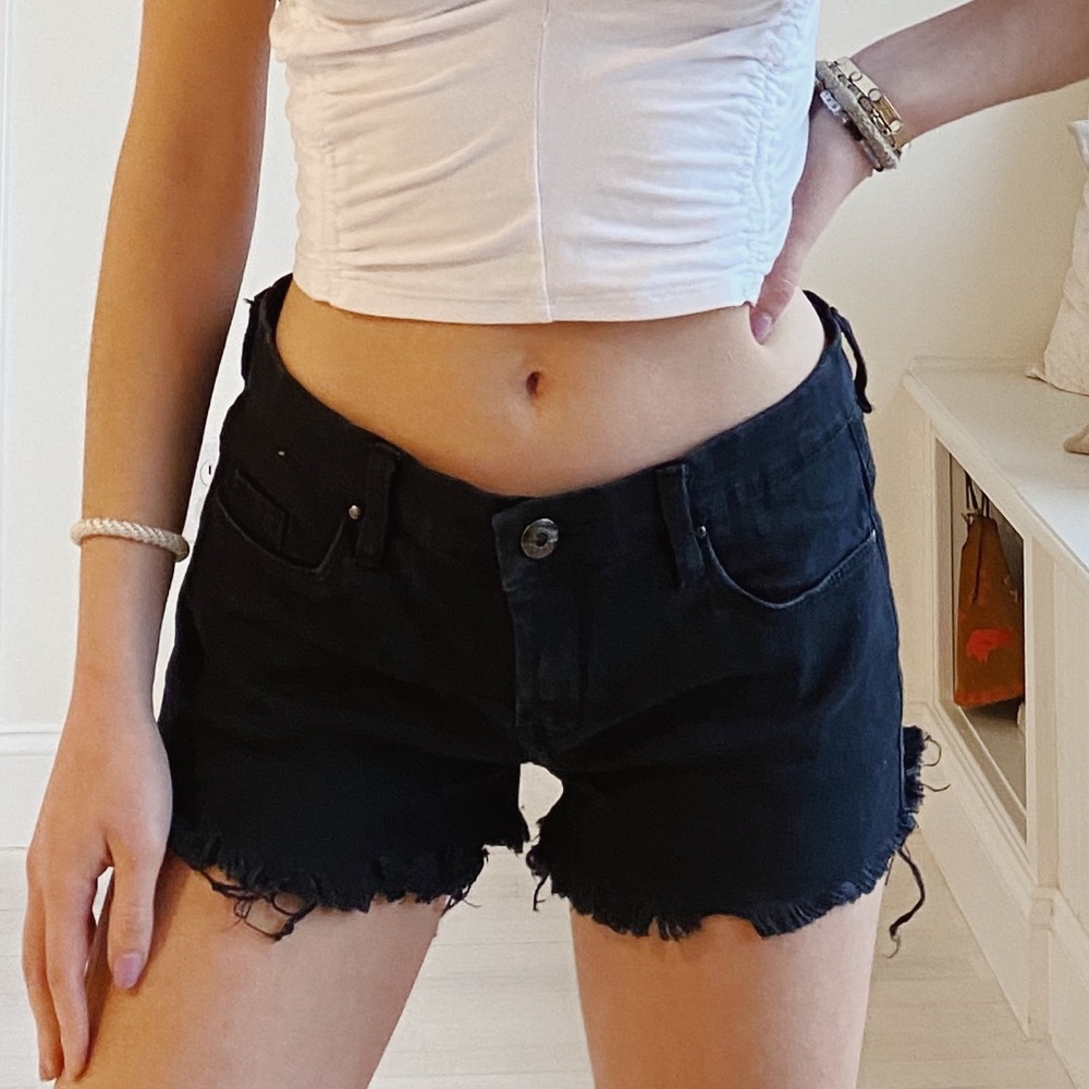 BLANKNYC mid rise black jean shorts 🖤